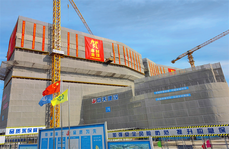 2024年10月30日，太阳成集团tyc151cc三建上海新华泰医院项目主体封顶。